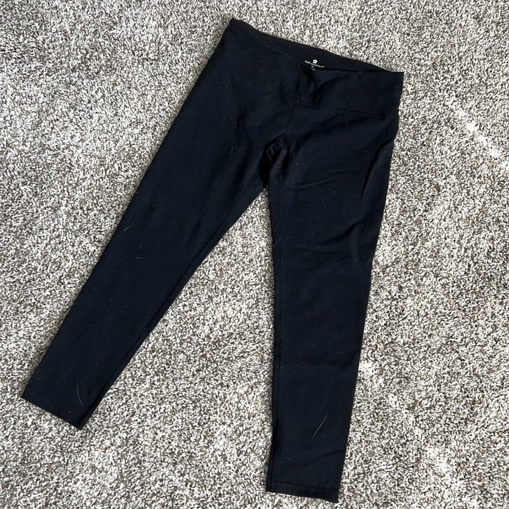 Black Tuff Athletics leggings. Gently worn/on the bigger side of “medium”.